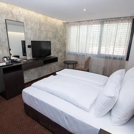 ホテル President &