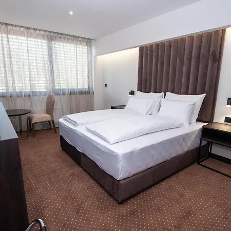 ホテル President &